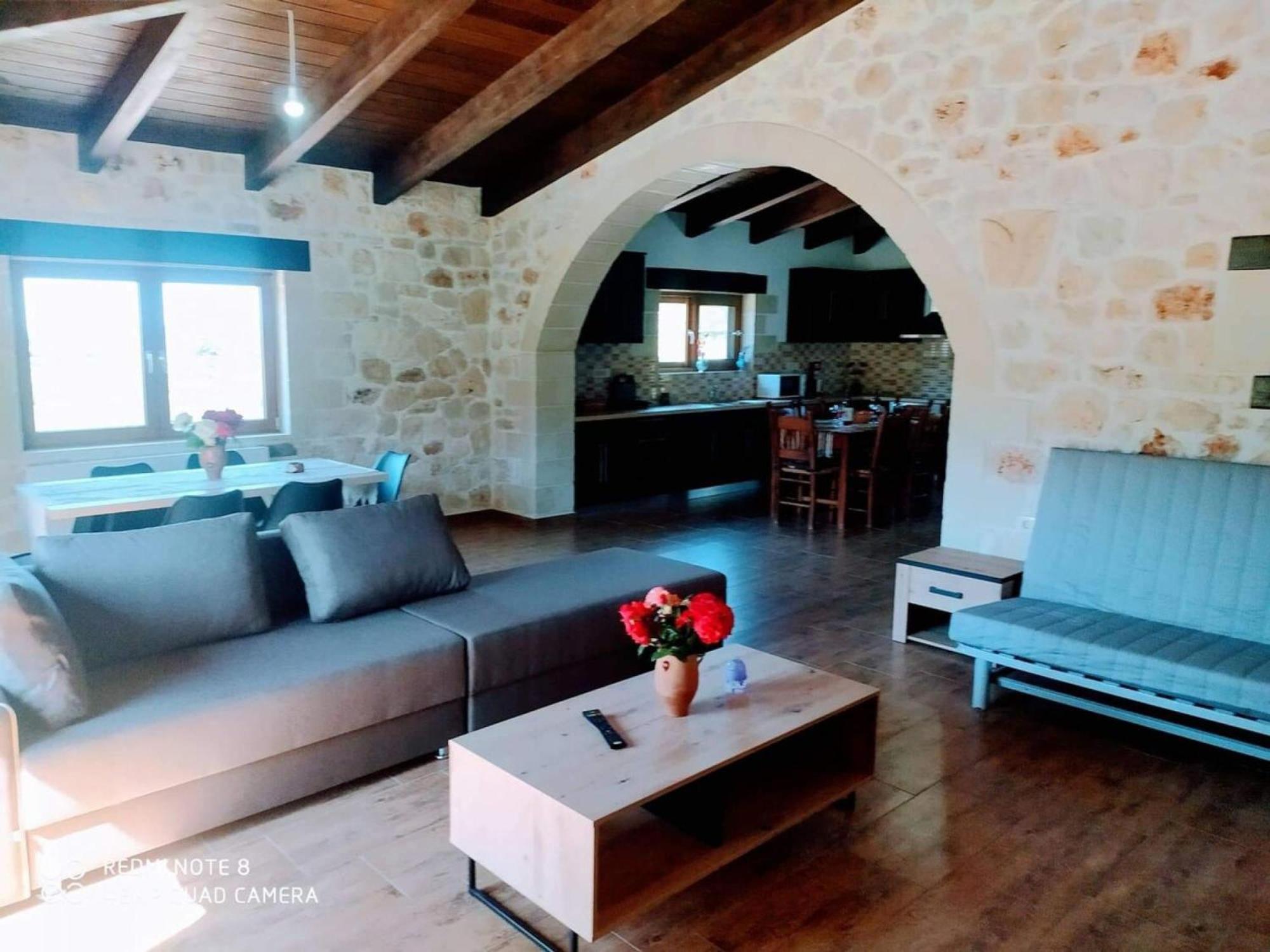 Traditional Villa In Pemonia エクステリア 写真