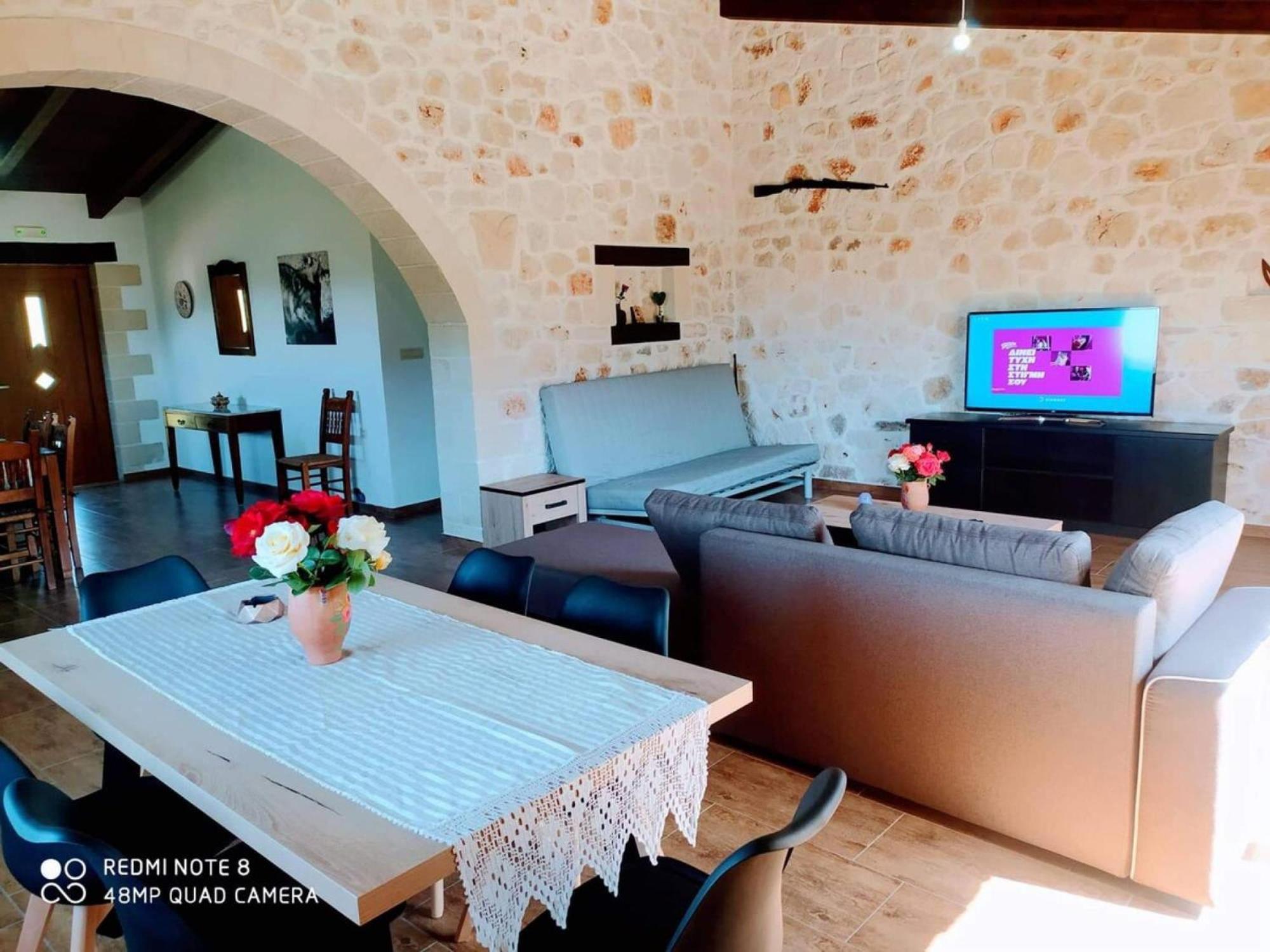 Traditional Villa In Pemonia エクステリア 写真