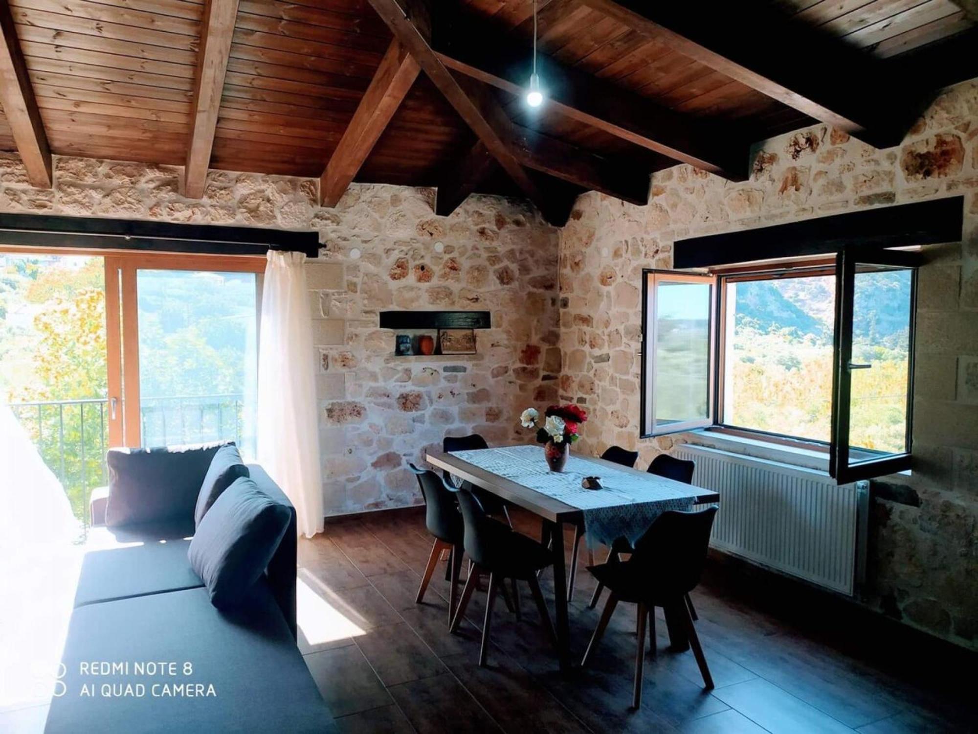 Traditional Villa In Pemonia エクステリア 写真