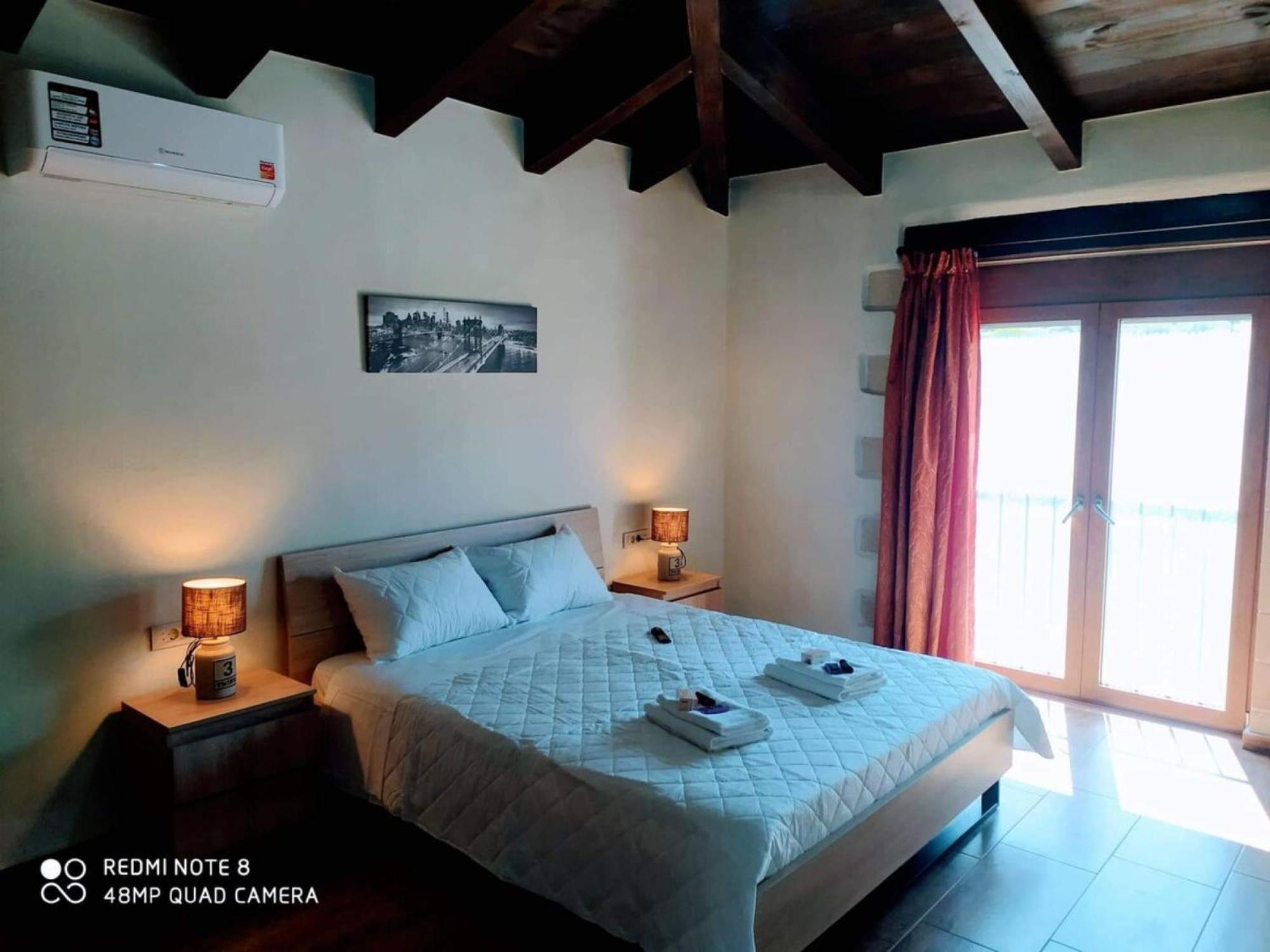 Traditional Villa In Pemonia エクステリア 写真